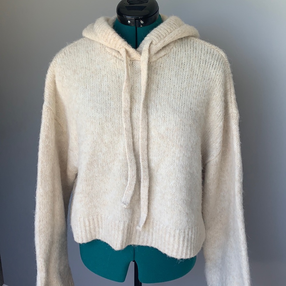 Cropped creme loose fit sweater with hood